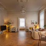 Le Jardin - Classy, Elegant Apartments In The City Center